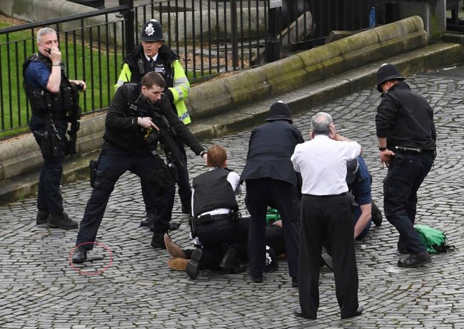 Ataque perto do Parlamento britânico em Londres deixa 4 mortos, incluindo suspeito