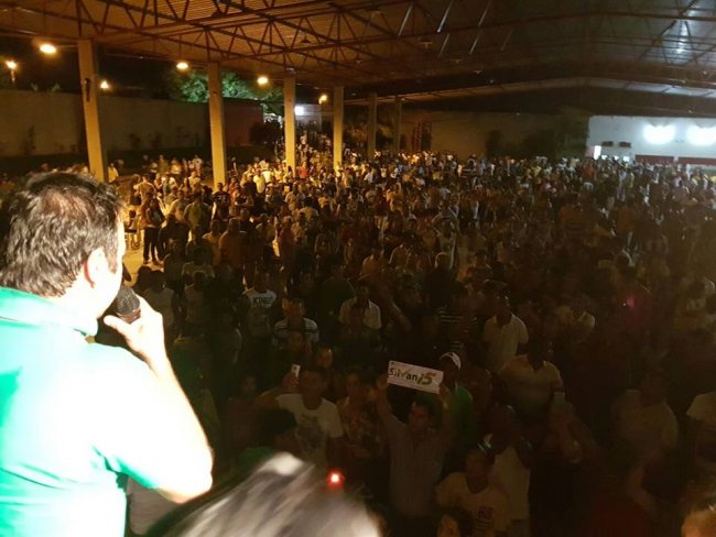 Condeúba: SIlvan reencontra eleitores em festa da vitória; G.E Ficou lotado