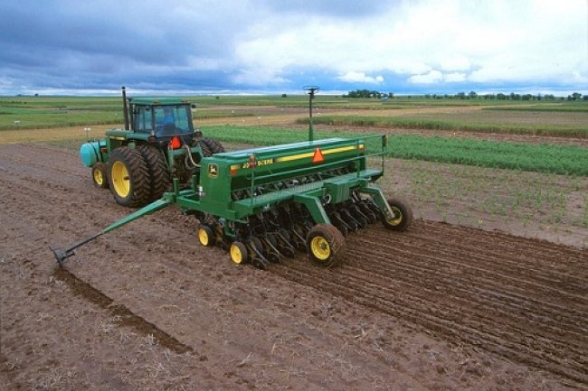 Uesb oferece curso gratuito de qualificação para operador de máquinas agrícolas
