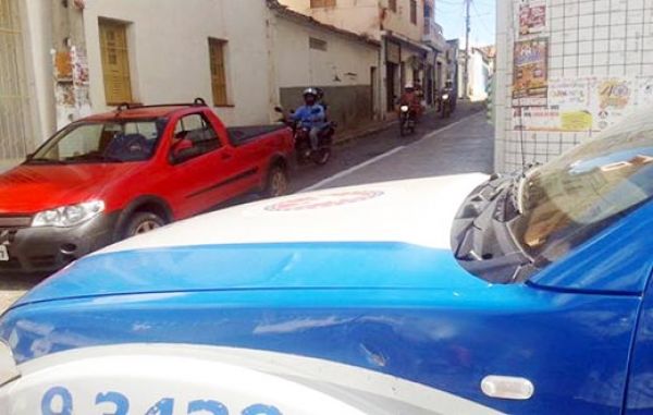Vídeo: Bandidos causam terror em assalto no centro de Brumado