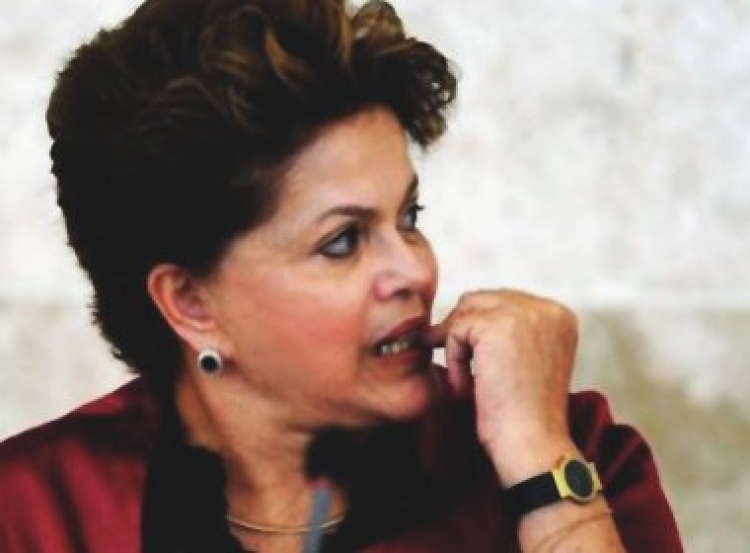 Queda de Dilma preocupa; oposição festeja