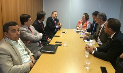 Deputado Herzem Gusmão discute com o Secretário da Saúde Programa de Consórcio
