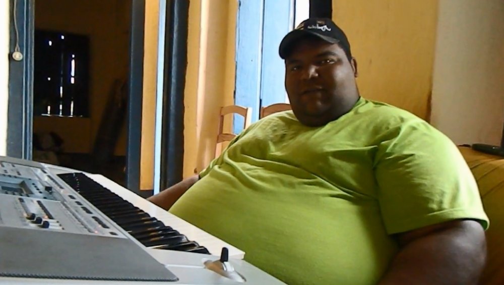 MORTUGABA --Jovem pesa hoje 280 kg e aguarda cirurgia de redução de estômago.