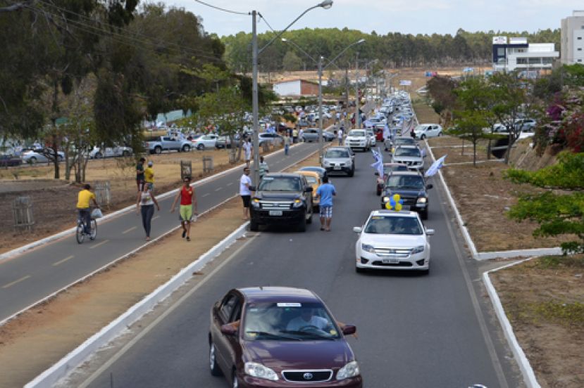 Carreata pró-Aécio reúne mais de mil veículos em Vitória da Conquista
