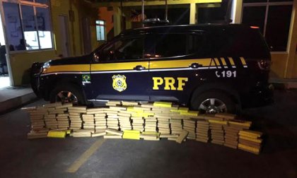 PRF apreende 250 quilos de drogas escondidas em veículo