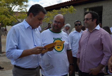 Condeúba: Governador visita Voluntários do Sertão; Vereadores e população entregam cobranças