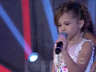 Vídeo: Analu e Ivete Sangalo cantam “Sá Marina” no Programa do Raul Gil