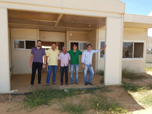 Condeúba: Dep. Pedro Tavares visita obra parada de creche e promete buscar solução