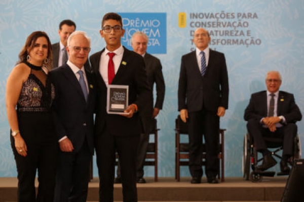 Jovem Cientista: entre os melhores do Brasil, estudante de Caculé é premiado em Brasília