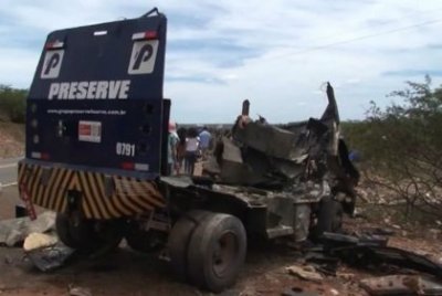 Norte Baiano: Teto e laterais de carro-forte são arrancados após explosão em Casa Nova