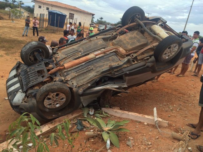 Maetinga: Carro capota e deixa uma vítima fatal