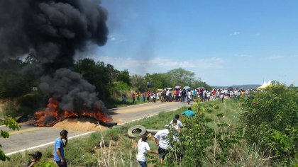 Após chegada de representante da Polícia Civil, BA-263 é liberada em Piripá; Veja mais fotos e vídeos