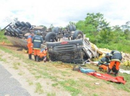 Conquista: Acidente entre carreta e moto deixa quatro mortos