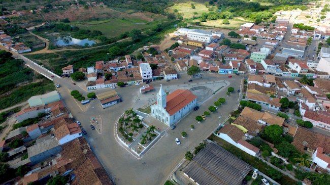 Condeúba: Empresa oferece serviços de filmagem e fotografia aérea com drones na região