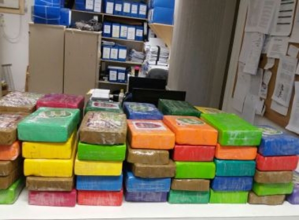 PM apreende R$ 1 milhão em pasta base de cocaína após abordagem em blitz