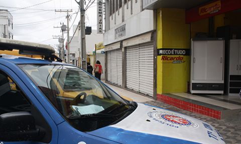 Conquista: Bandidos sequestram funcionário de joalheria e roubam cerca de R$200 mil em mercadorias