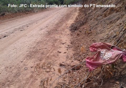Condeúba: Prefeitura cede e tapa cratera no Baixão de Fidelis