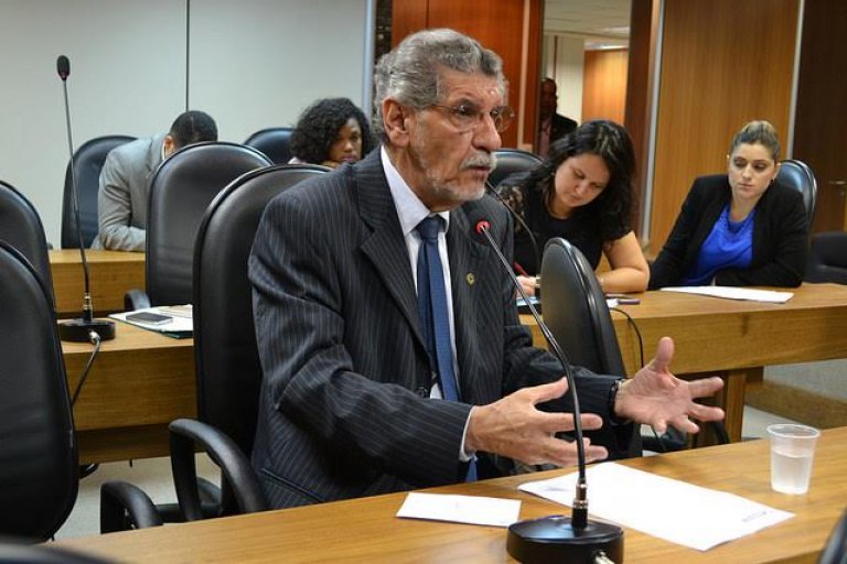 Herzem Gusmão repercute posição da educação na Bahia no último IOEB
