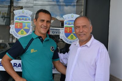 Vereador de Cordeiros conhece estrutura da Câmara Municipal de Vitória da Conquista