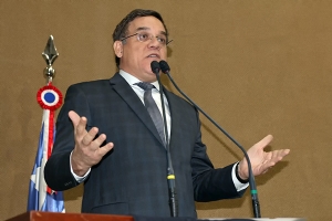Luciano Ribeiro faz mais Indicação de pavimentação de estrada ao governador