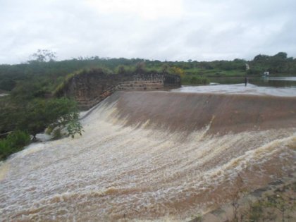 Condeúba: Com 301 mm de chuvas, barragens da Zona rural começam a sangrar, veja fotos
