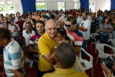 Eleições 2014: Paulo Souto e Geddel sentem calor humano na chegada à Cidade Sol