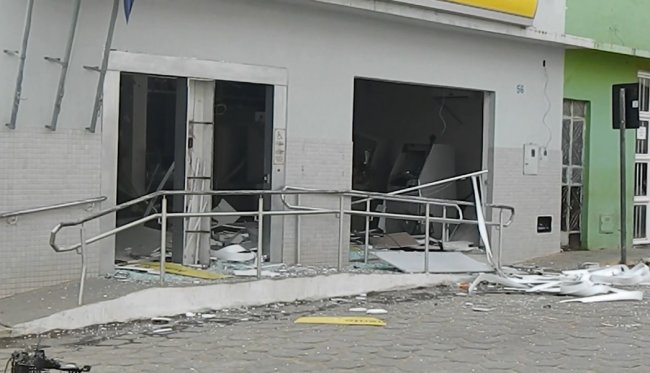 TERROR EM MORTUGABA- Agencia do Banco do Brasil é explodida durante a madrugada; Assista à reportagem
