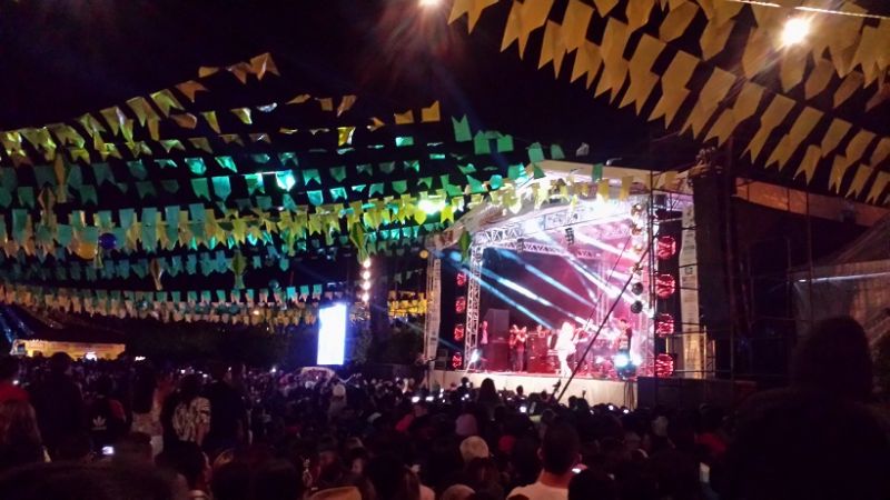 Condeúba: Calypso fecha São João da cidade com direito a música gospel
