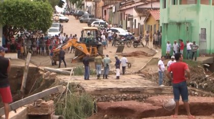 Tremedal:Enchente volta a ser noticiada na Globo, assista; 50 pessoas estão em zona de risco, aponta