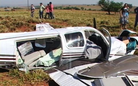 Avião bimotor cai com três passageiros entre Macarani e Bandeira