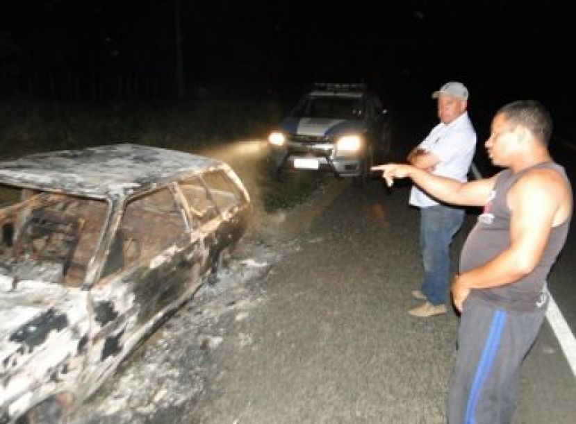 Vereador de Jaguaquara tem carro incendiado em estrada